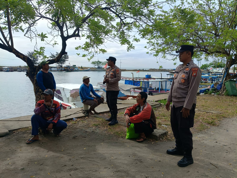 Polsek Kepulauan Seribu Selatan Gelar Patroli Jalan Kaki di Pulau Tidung, Antisipasi 3C dan Cegah Bullying