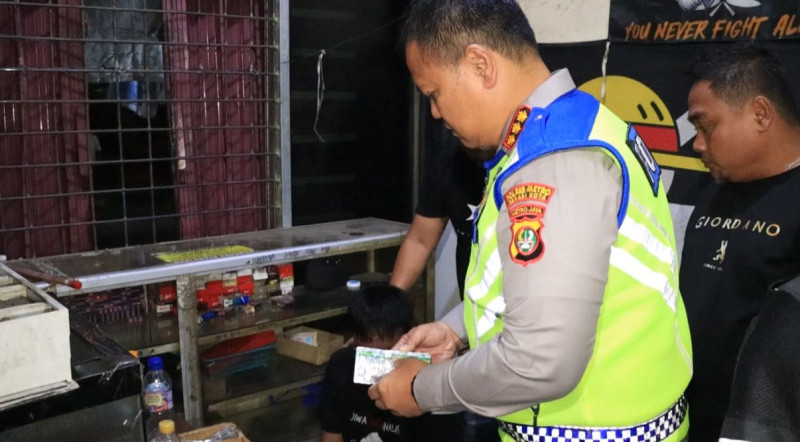 Polres Metro Bekasi Kota dan Tiga Pilar Gencarkan Patroli Cipkon, Pengedar Obat Terlarang Dibekuk Saat Razia Malam