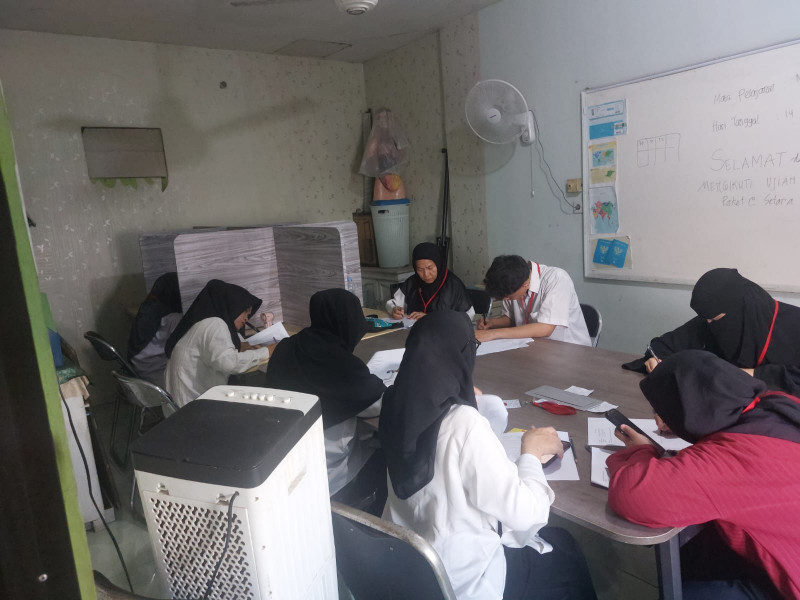 Dari Putus Sekolah ke Ujian Akhir, Kisah Semangat Warga Belajar PKBM Aisyah