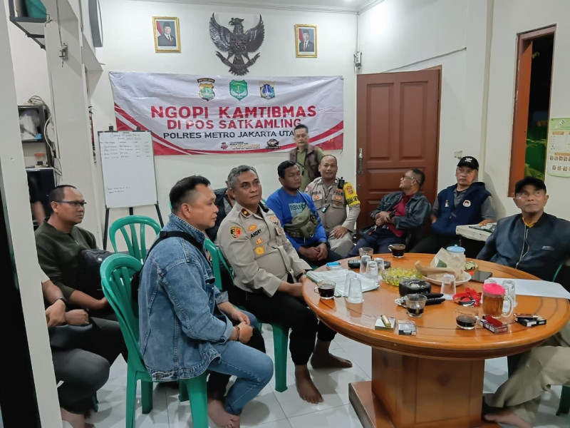 Kapolsek Koja Gelar Ngopi Kamtibmas di Tugu Utara Ajak Warga Jaga Keamanan Lingkungan