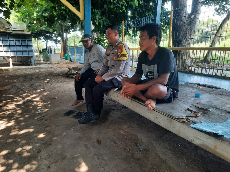 Bhabinkamtibmas Pulau Lancang Sambangi Warga, Sosialisasikan Layanan Polri 110 dan Perkuat Kamtibmas