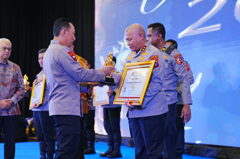 Kapolri Hadiri Kompolnas Award Polri Tak Antikritik Komitmen Terus Perbaiki Diri