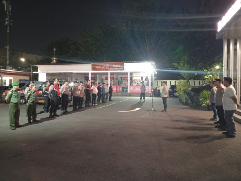 Jaga Jakarta, Jaga Lingkungan Polsek Kelapa Gading Gelar Apel KRYD, Perkuat Patroli Malam Minggu