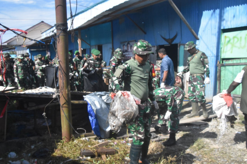 Kodim 1710/Mimika Gelar Aksi Bersih Pasar Sentral Timika