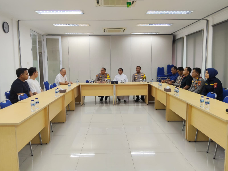 Kapolres Metro Jakarta Utara Cek Kesiapan Pengamanan Gereja di Kelapa Gading Jelang Natal 2025 dan Tahun Baru 2026