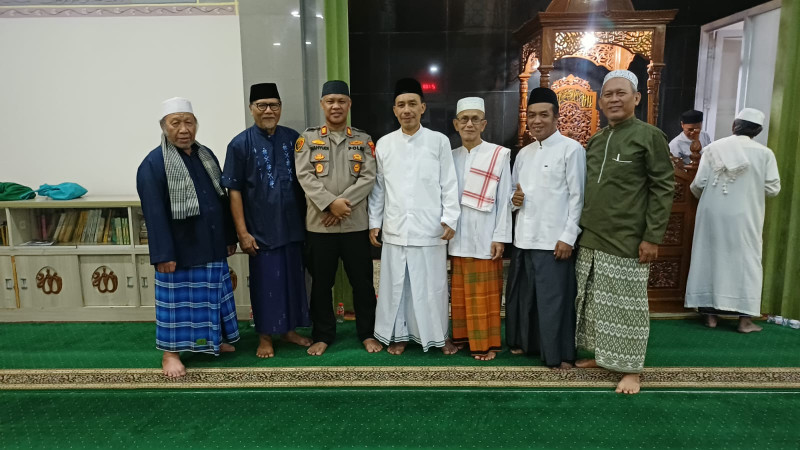 Tarawih Keliling Kapolsek Bekasi Barat di Masjid Jami Al Fallah, Ajak Warga Cegah Tawuran dan Perang Sarung