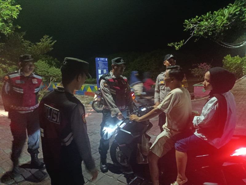 Patroli Gabungan Dini Hari Polsek Kepulauan Seribu Utara Antisipasi 3C, Warga Diajak Aktif Gunakan Layanan 110