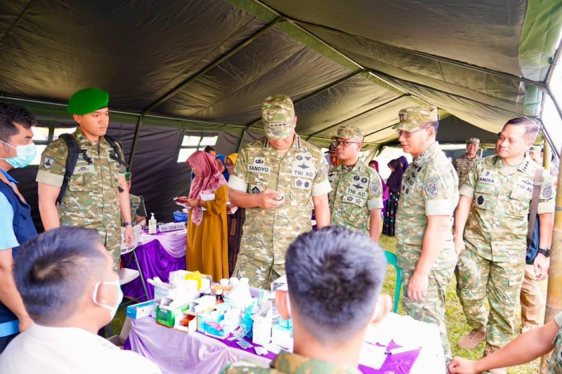 Wapang TNI Tinjau Yonif TP 842/Badak Sakti, Dukung Pertahanan dan Ekonomi Daerah