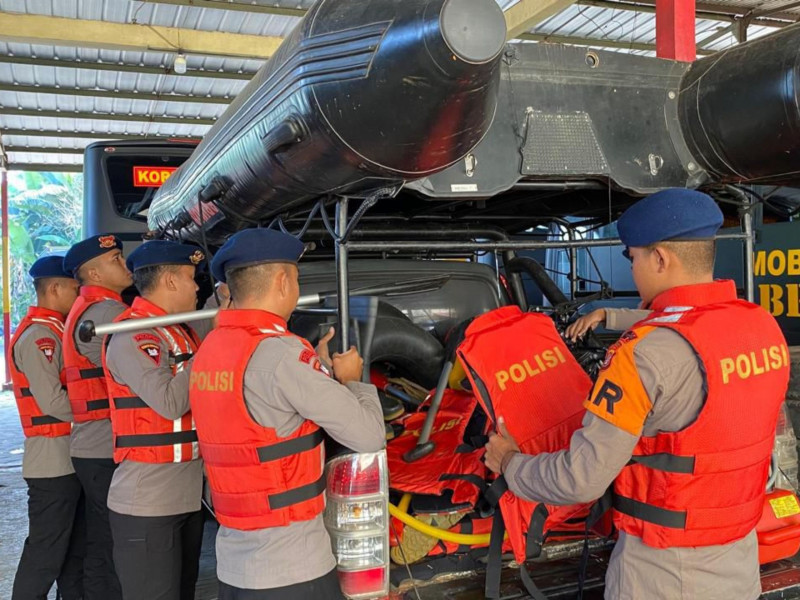 Brimob Batalyon C Pelopor Tingkatkan Kesiapsiagaan Sar di Ciputat Usai Diguyur Hujan Deras