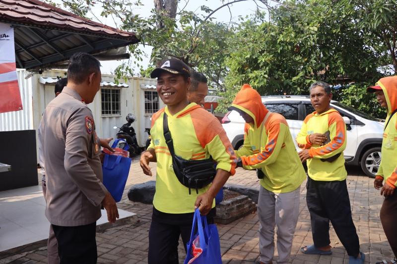 Polres Kepulauan Seribu Gelar Jumat Peduli Bersama Komunitas Sabuk Kamtibmas, Perkuat Sinergi Ojol dan Nelayan