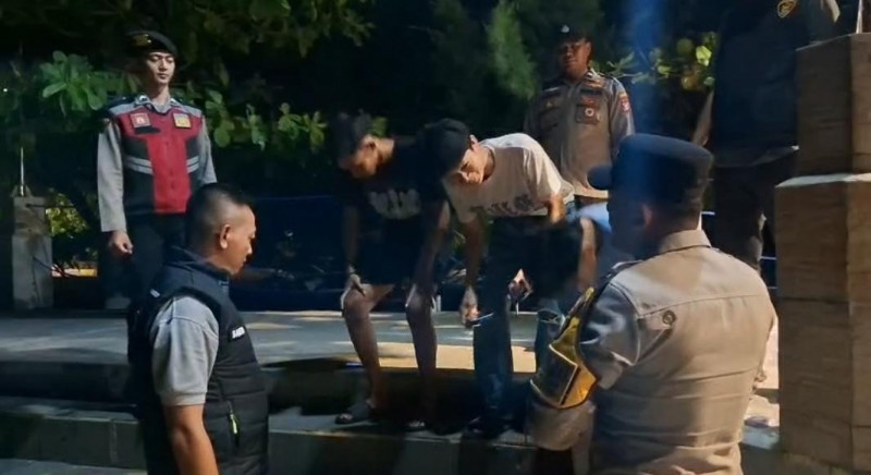 Patroli Malam Jakarta On The Spot, Polsek Kepulauan Seribu Selatan Sosialisasikan Layanan Polri 110 dan Keselamatan Wisata