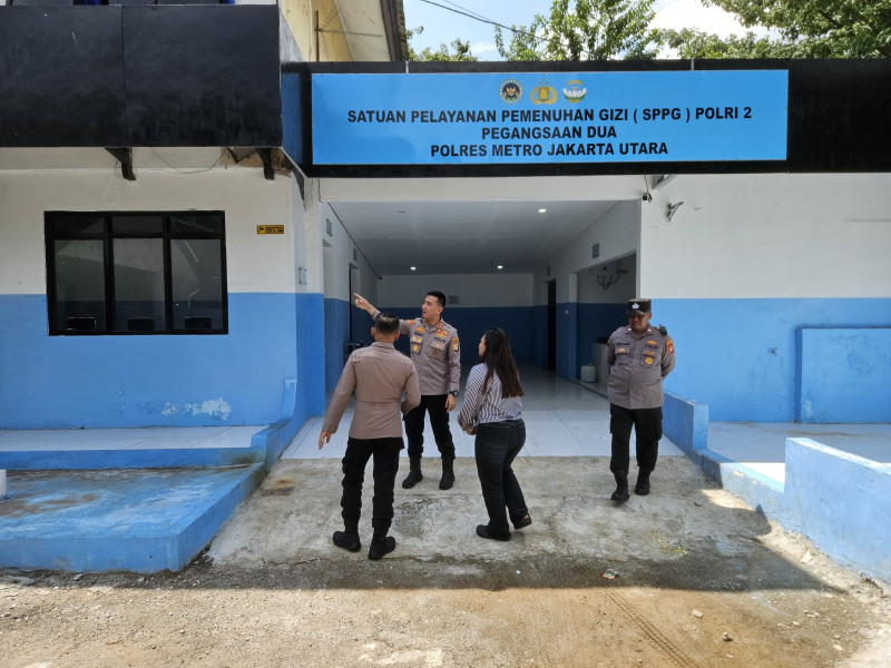 Wakapolres Metro Jakarta Utara Cek Operasional SPPG Polri 1 di Pegangsaan Dua