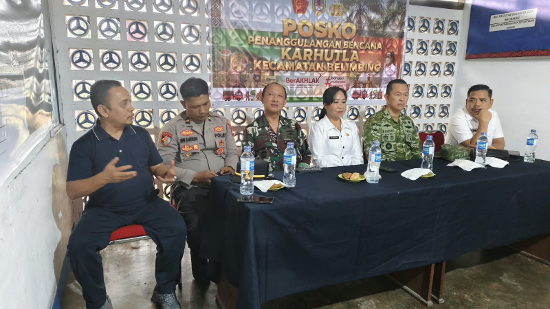 Satgas Karhutla TNI Kawal Penyaluran Bantuan Korporasi untuk Desa Terdampak di Melawi