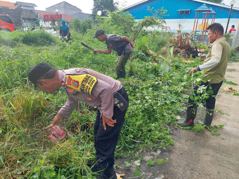 Tiga Pilar Bekasi Utara Kompak Bersihkan Taman Pancasila Peringati Hari Peduli Sampah Nasional
