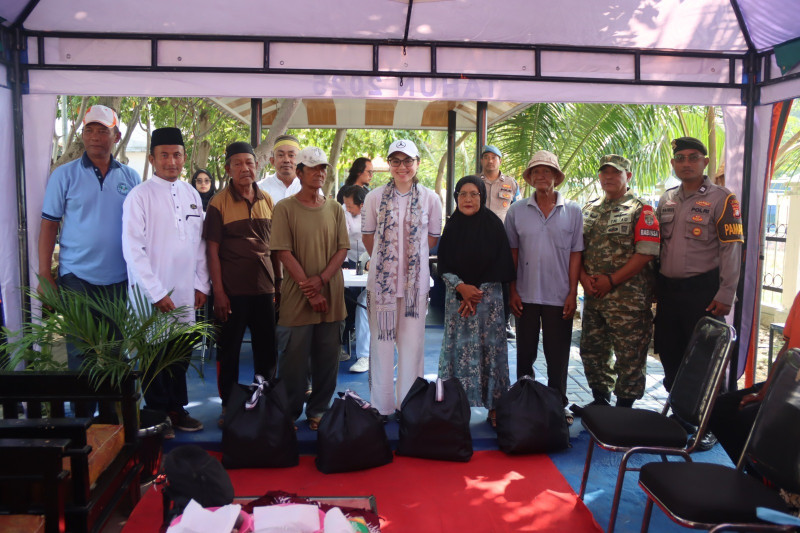 Polsek Kepulauan Seribu Utara Salurkan Bantuan Sembako untuk 428 Jompo dan Dhuafa