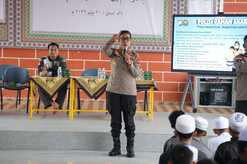 KABID HUMAS POLDA KEPRI AJAK PELAJAR NIZAM AL-MULK JADI GENERASI CERDAS, BERKARAKTER, DAN SADAR HUKUM