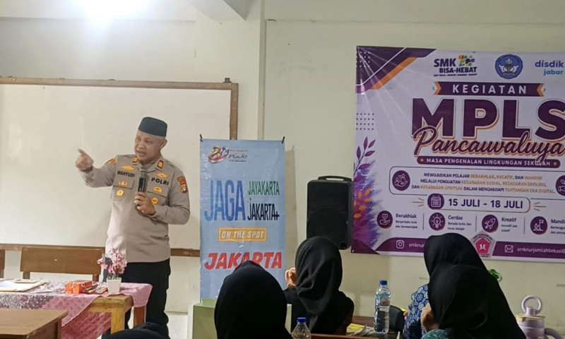Jaga Jakarta On The Spot, Kapolsek Bekasi Barat MPLS di SMK Nurjamilah : Bekali Siswa Baru tentang Disiplin dan Meraih Cita-cita