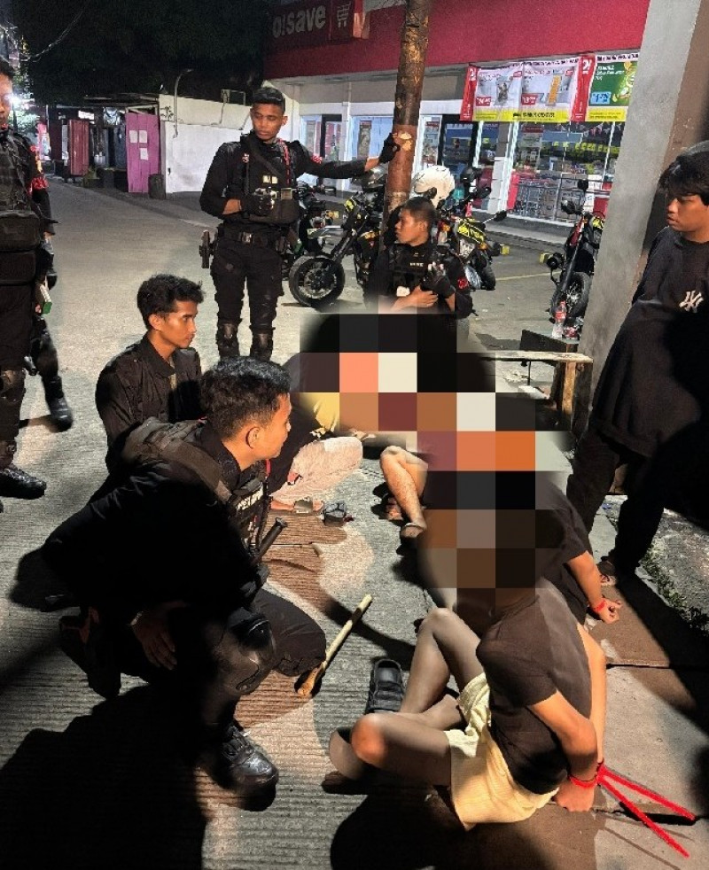 Antisipasi Tawuran Dini Hari, Tim Patra Satbrimob Polda Metro Jaya Amankan Pemuda Membawa Senjata Tajam di Bekasi