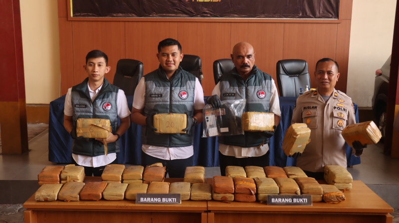 Dua Pria di Cakung Simpan 53 Kg Ganja, Jaringan Diduga Berasal dari Aceh