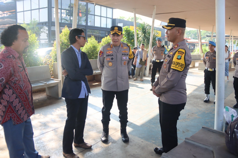 Polres Kepulauan Seribu Laksanakan Penyekatan Pelajar dan Kelompok Anarkis Aksi Unjuk Rasa di Jakarta