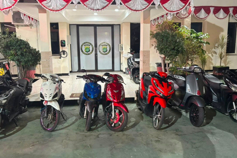Brimob Polda Metro Jaya Bubarkan Balap Liar, Tujuh Motor Diamankan di Duren Sawit