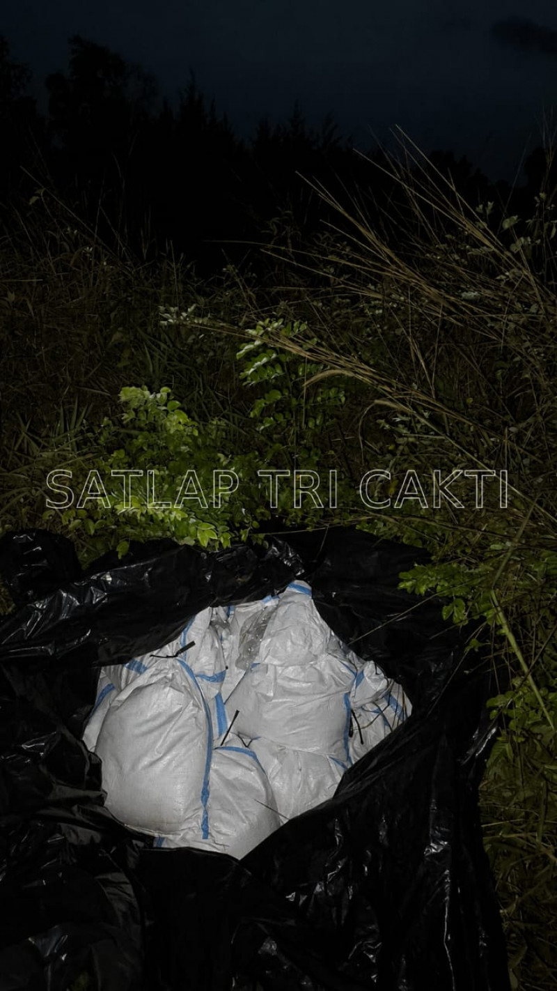 Satlap Tri Cakti dan Satgas Gabungan Berhasil Gagalkan Upaya Penyelundupan 1.040 KG Bijih Timah Ilegal di Pantai Kelambui, Bangka Selatan
