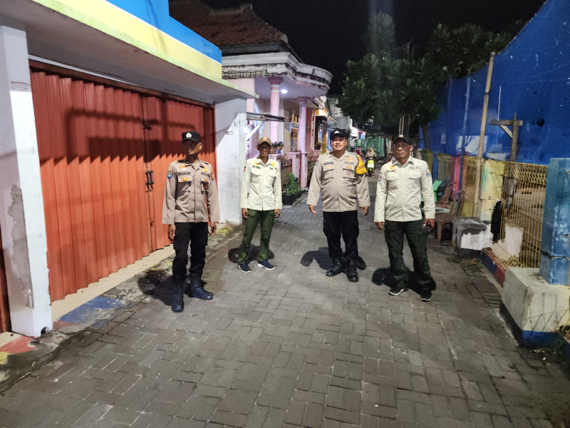 Patroli Malam Gabungan Polsek Kepulauan Seribu Utara Perkuat Siskamling dan Sosialisasi Layanan 110