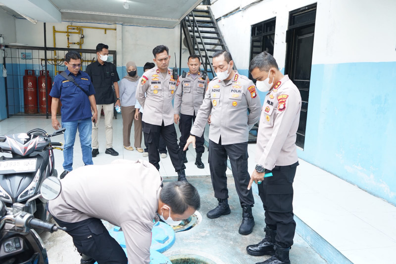 Kapolres Metro Jakut Tinjau SPPG Pegangsaan Dua, Tekankan Kualitas Makanan dan Kebersihan