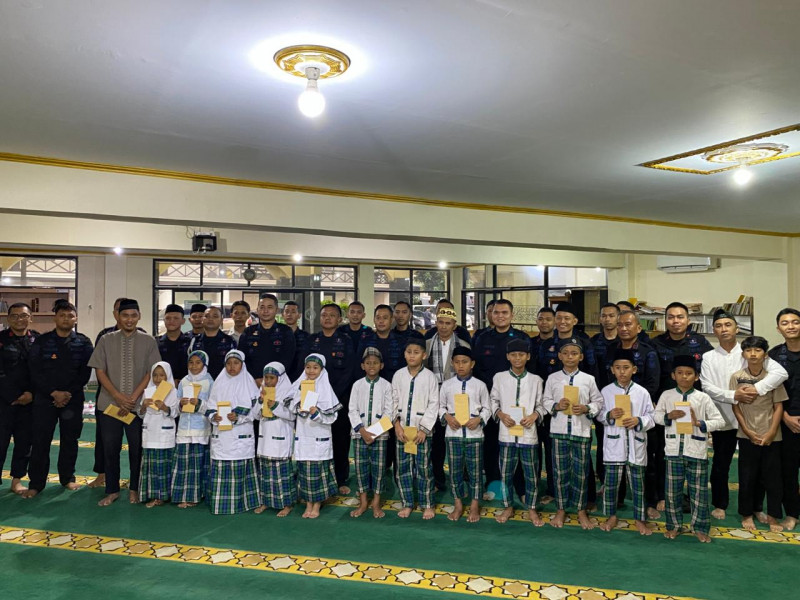 Santunan dan Buka Bersama di Kwitang, Brimob PMJ Hadirkan Kepedulian Nyata untuk Anak Yatim