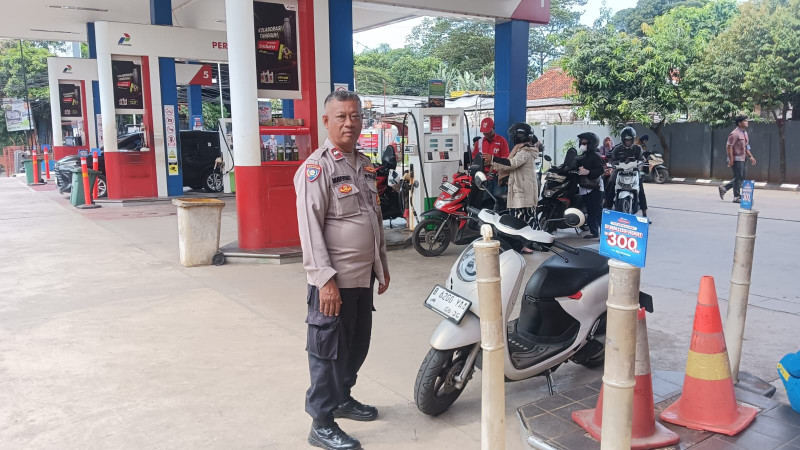 Perkuat Keamanan Objek Vital, Sinergitas TNI-Polri Pantau Area SPBU di Padurenan Mustikajaya