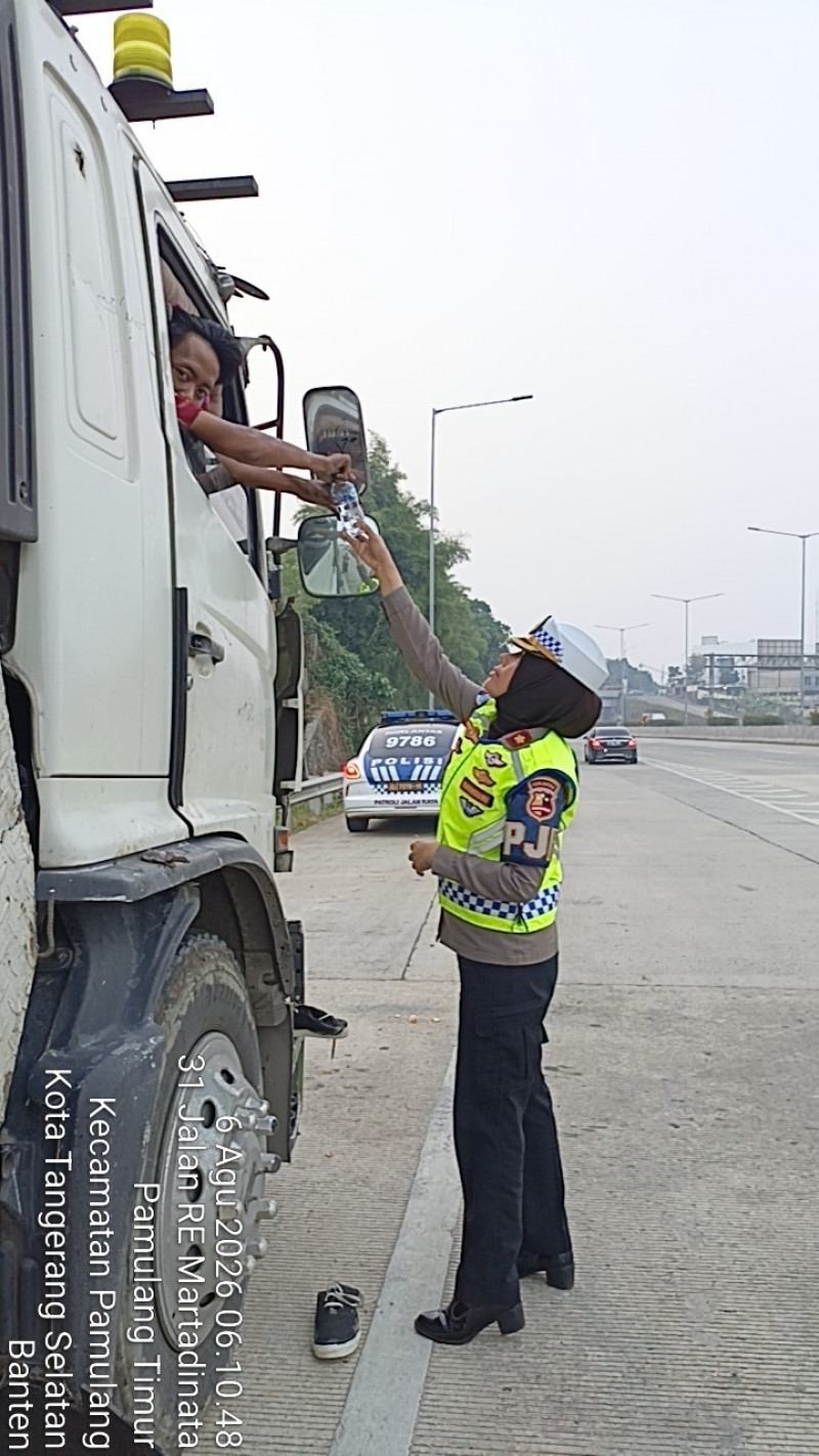 PJR BSD Tertibkan Truk Parkir di Bahu Jalan Tol Cinere–Serpong