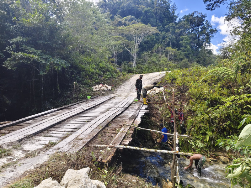 Satgas TMMD Ke-129 Kodim 1807/Sorong Selatan Kebut Pembangunan Jembatan Beton, Wujudkan Akses yang Lebih Baik untuk Warga Kampung Sesor