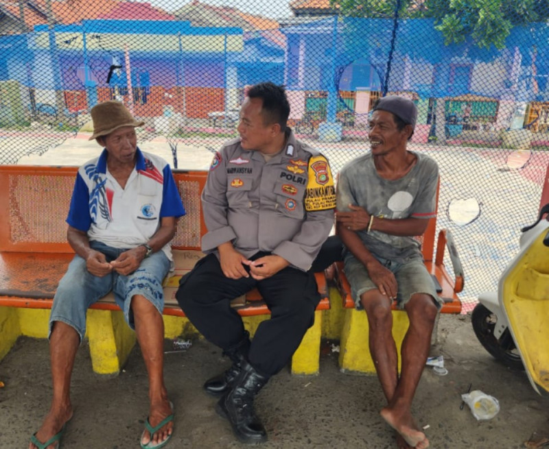 Bhabinkamtibmas Pulau Pramuka Sosialisasikan Layanan Call Center 110, Ajak Warga Dukung Program Jaga Jakarta