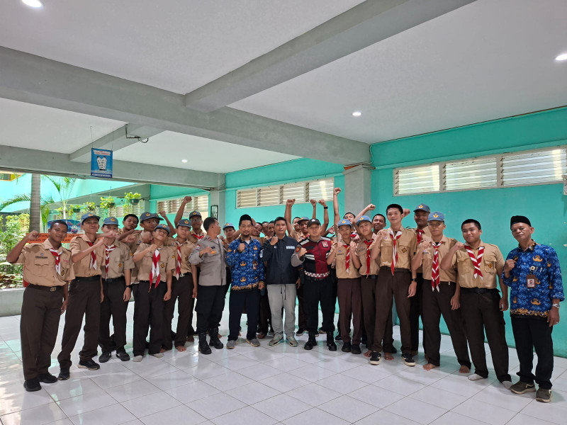 Polsek Metro Penjaringan Tanamkan Semangat Nasionalisme Melalui Program “Police Go To School” di SMKN 56 Jakarta