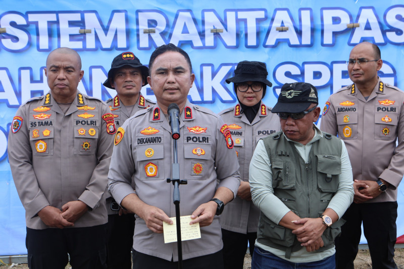 Polda Metro Jaya Tebar 37 Ribu Benih Ikan di Muara Gembong, Dukung Ketahanan Pangan
