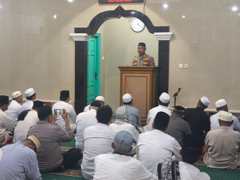 Jumat Keliling Kapolsek Bekasi Barat Sampaikan Pesan Kamtibmas di Masjid Darusallam Kranji