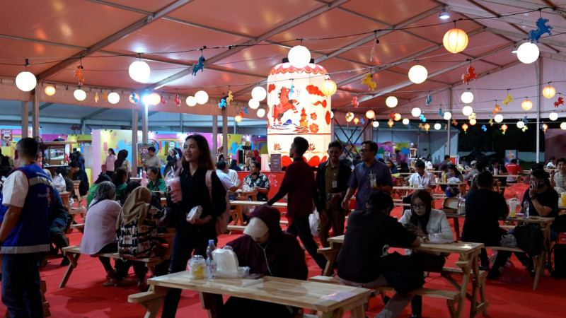 Gemerlap Lampion Terangi Lapangan Banteng, Imlek Festival 2577 Jadi Ruang Pertemuan Budaya
