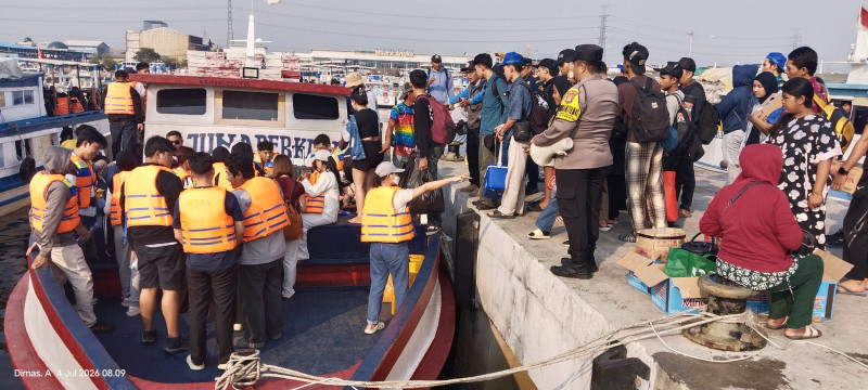 Polsek Sunda Kelapa Tingkatkan Pelayanan dan Pengamanan Wisatawan di Dermaga Kali Adem Menuju Kepulauan Seribu
