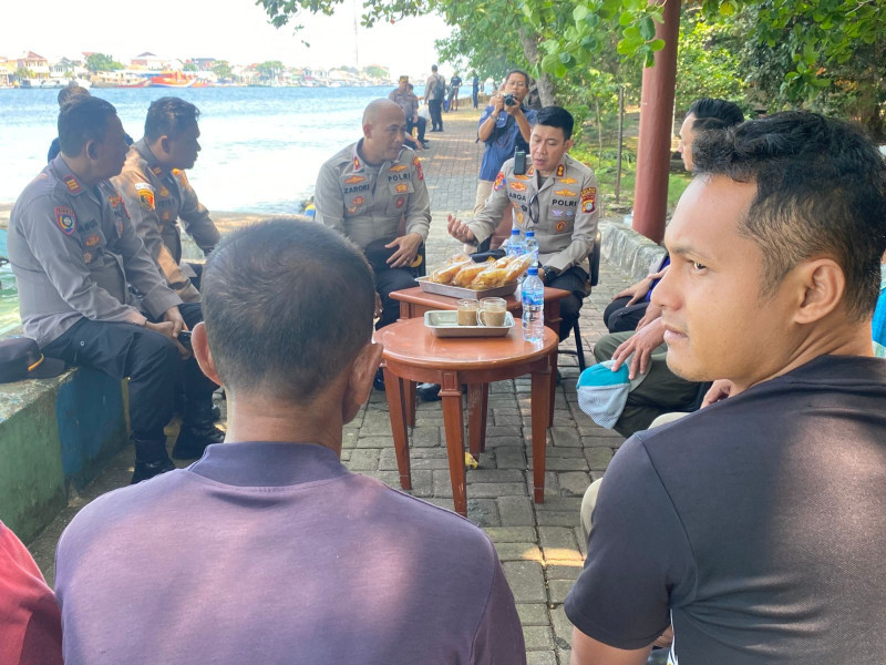 Kapolres Kepulauan Seribu Gelar Jumat Curhat di Pulau Kelapa: Dengarkan Aspirasi Warga dan Tegaskan Jauhi Judi Online