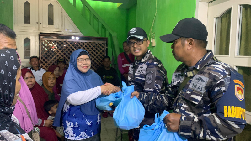 Antusias Warga Masyarakat Sekitar Lanal Batuporon Dalam Rangka Mengikuti Bakti Teritorial Prima Guna Menyambut HUT Ke - 80 TNI Tahun 2025