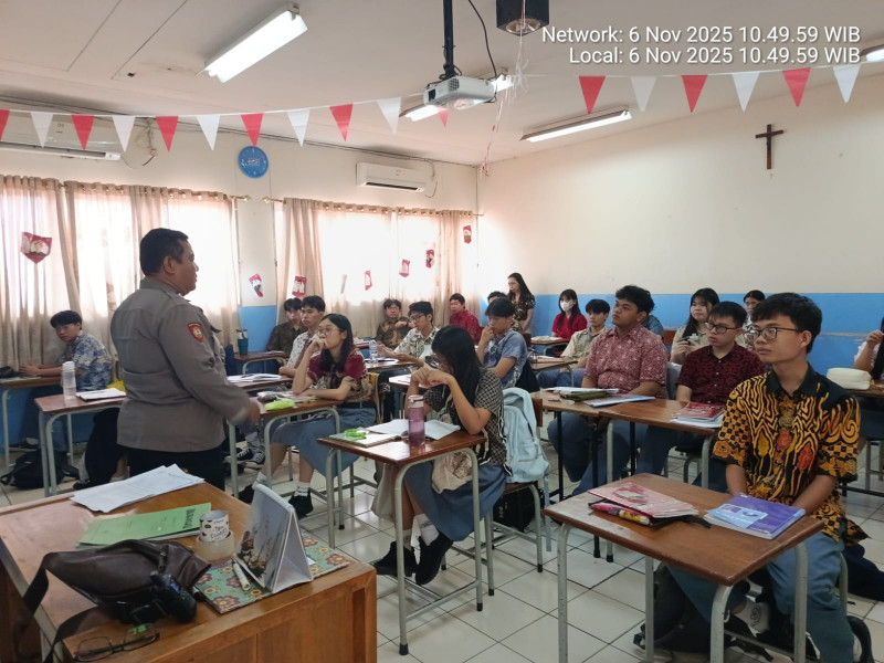 Polsek Pademangan Dukung Gerakan Jaga Lingkungan Jaga Warga dalam Program Polri Goes to School di SMA St. Maria Dela Strada