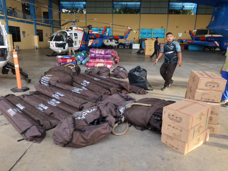 Polri Kirim Bantuan Ribuan Paket Kebutuhan dan Peralatan SAR ke Aceh, Sumut dan Sumbar