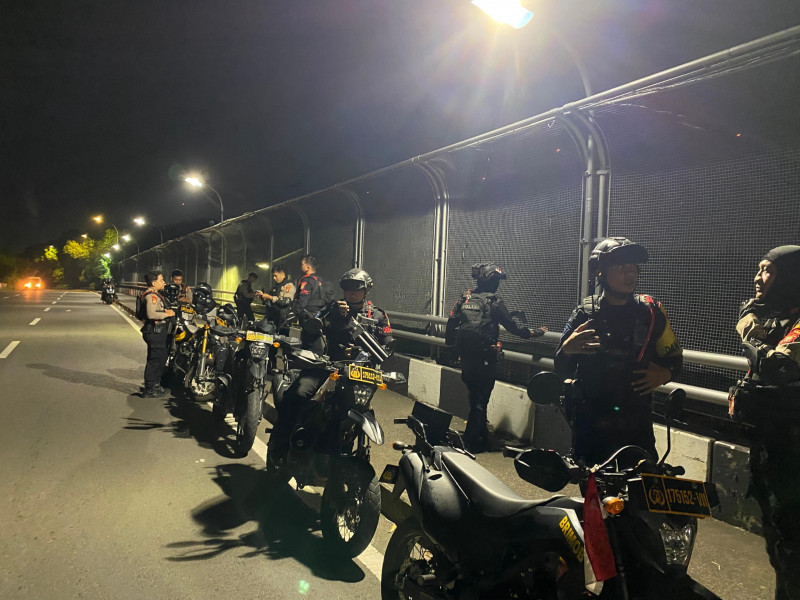 Patroli Brimob dan Perintis Bubarkan Balap Liar di Kawasan Jalan Taman Mini, Sejumlah Remaja Diamankan