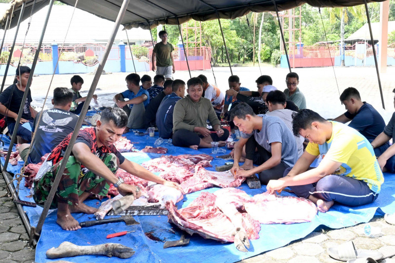 Tak Sekedar Kurban, Lanud Sjamsudin Noor Rajut Kebersamaan dan Kepedulian Semangat Berbagi Kepada Sesama di Hari Raya Idul Adha 1447 H/2026 M