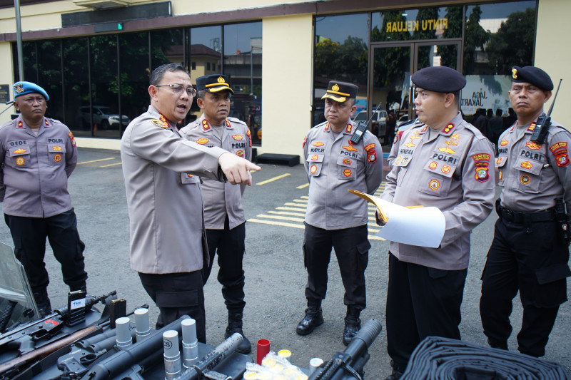 Kapolres Metro Jakarta Utara Cek Kesiapan Perlengkapan Dalmas Sat Samapta