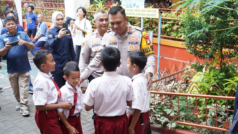 Polsek Koja dan Ratusan Dokter Gelar Bakti Sosial Kesehatan dan Pembagian Beras di SDN  Lagoa