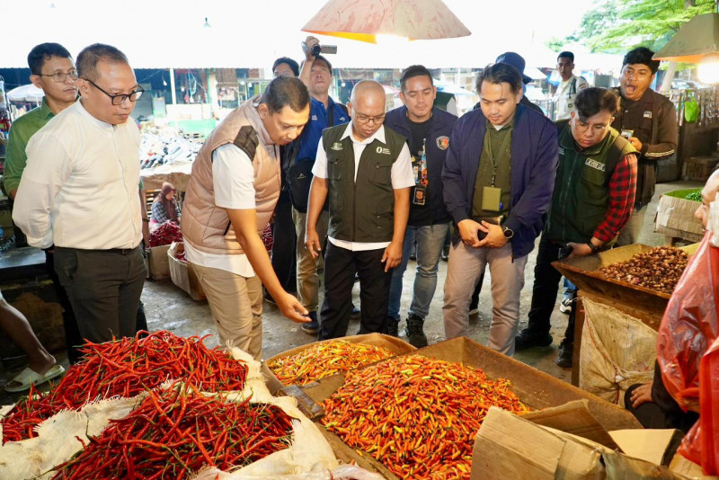 Pasokan dan Distribusi Diperkuat, Harga Cabai di Pasar Induk Kramat Jati Mulai Turun