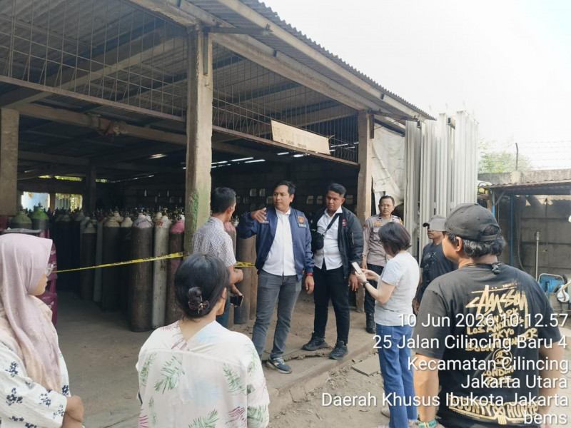 Tabung Oksigen Terpental Saat Pengisian, Hantam Rumah dan Warung Warga di Cilincing