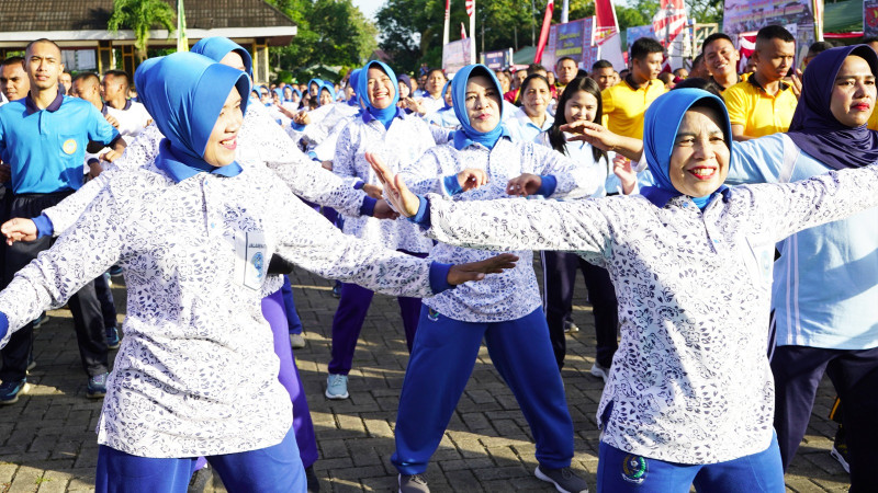 Prajurit Kodaeral lX Ambon Meriahkan Olahraga Bersama Songsong HUT Ke 80 TNI Tahun 2025