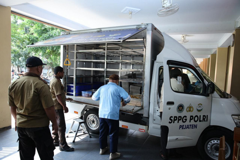 SPPG Polri Mulai Terapkan Sistem Prasmanan, Perdana di Pejaten